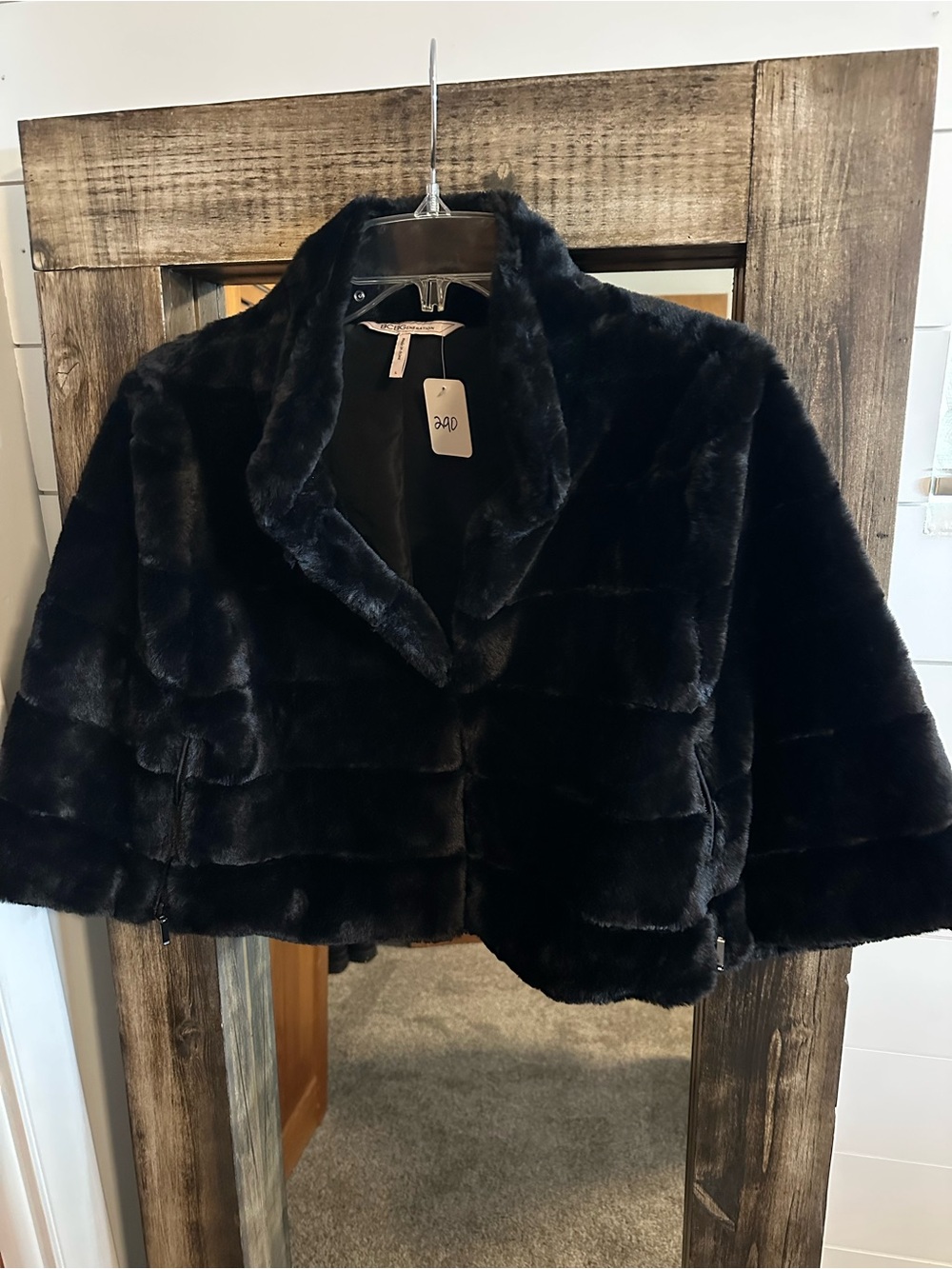 BCBGeneration Large Women’s Polyester Faux Fur Cropped Cape Jacket Black Shawl